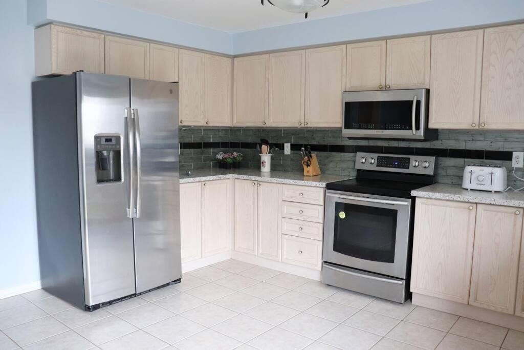 Entire 4 Bed Room Detached Residential Home Ajax Exteriör bild