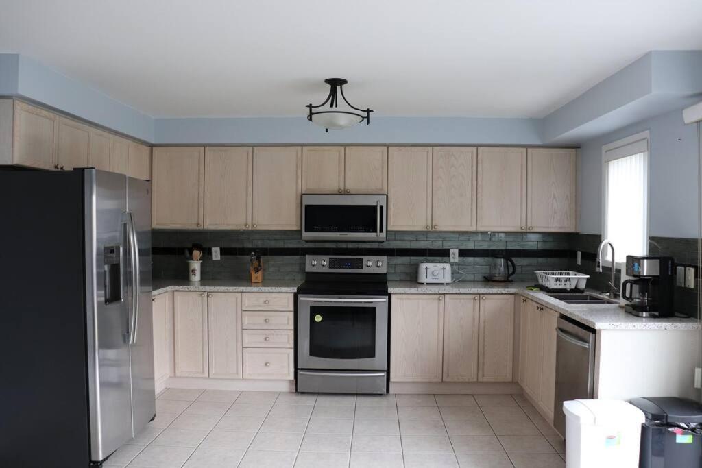 Entire 4 Bed Room Detached Residential Home Ajax Exteriör bild