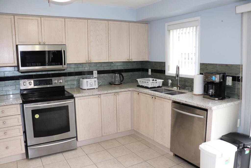 Entire 4 Bed Room Detached Residential Home Ajax Exteriör bild