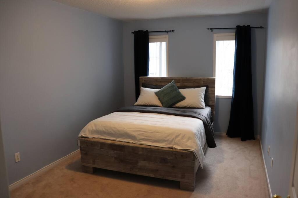 Entire 4 Bed Room Detached Residential Home Ajax Exteriör bild